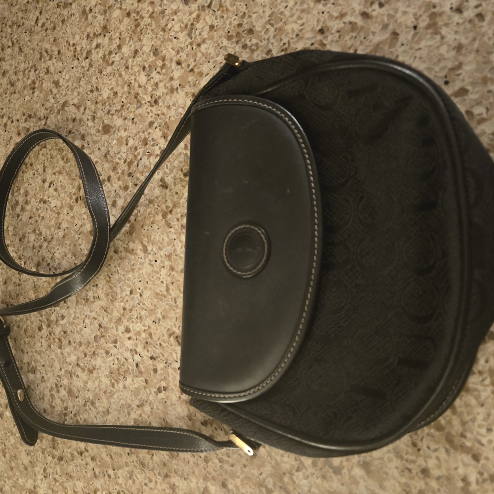 Elegant Black Vintage Gucci Shoulder Bag